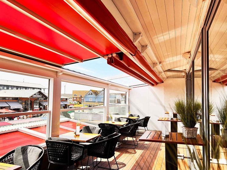 terrassenueberdachung-pergola-silver-palmiye-gastronomie-gosch-hafendeck-sylt_4