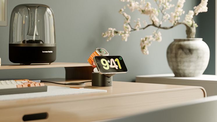 Alogic_Qi2_PowerPod_4In1_Wireless_Charger_On_Desk_Lifestyle_Image_Left_Right_Angle_Wide.jpg