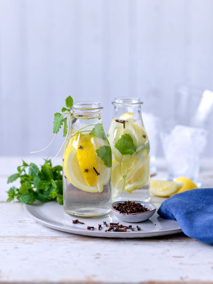 Nejlika och citronvatten