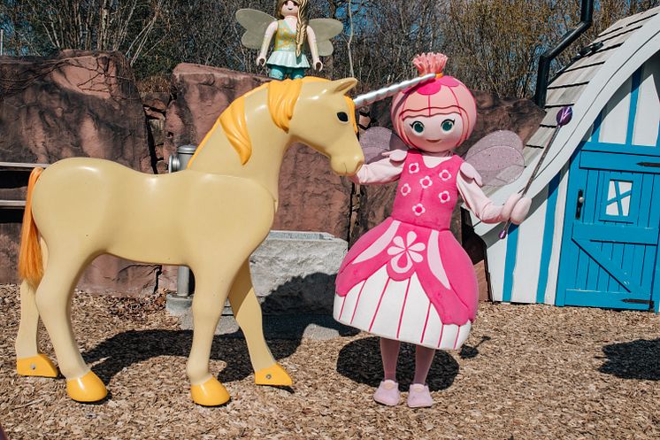 Fee Flora mit Einhorn im PLAYMOBIL-FunPark