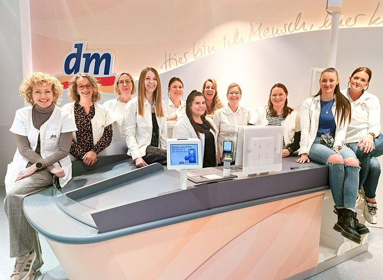 dm-Team_Bocholt_Wiedereröffnung_März 2025.jpg