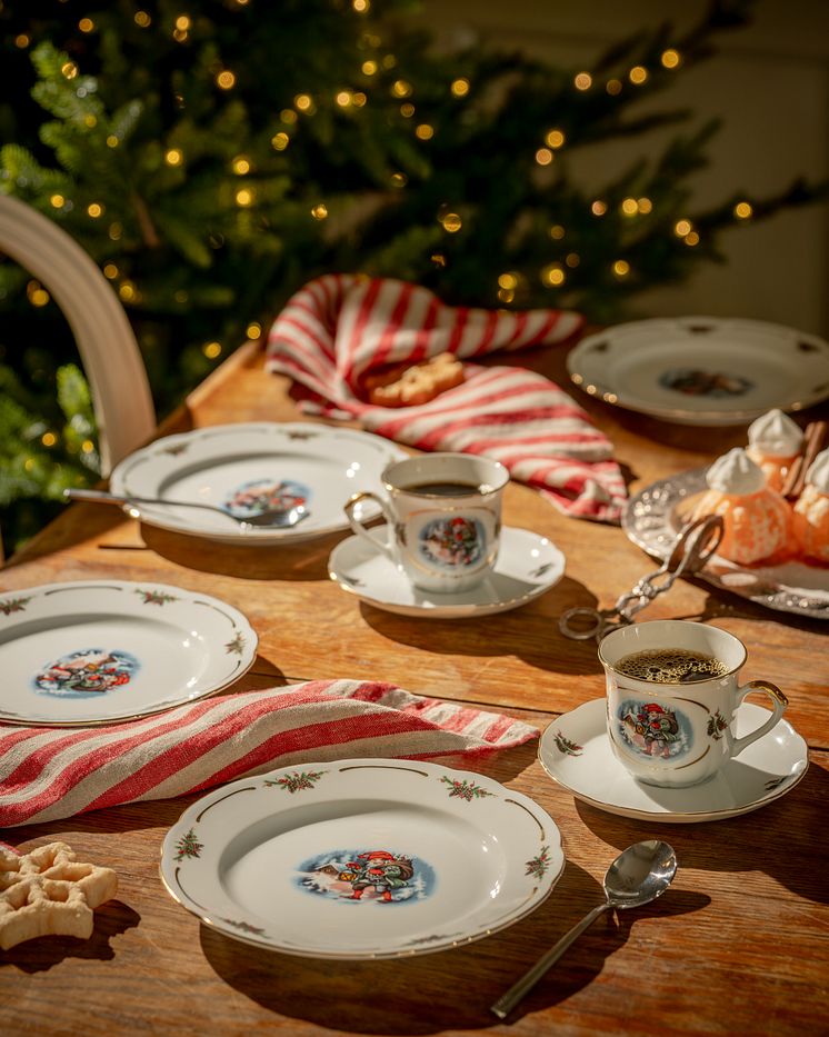Fyrklövern Gammaldags Jul kaffekopp med fat, assiett 19 cm - julinspiration