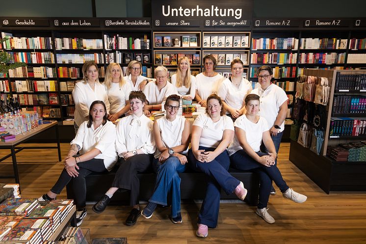 Das Team rund um Filialleiterin Kerstin Ponleitner freut sich über die gelungene Neueröffnung.