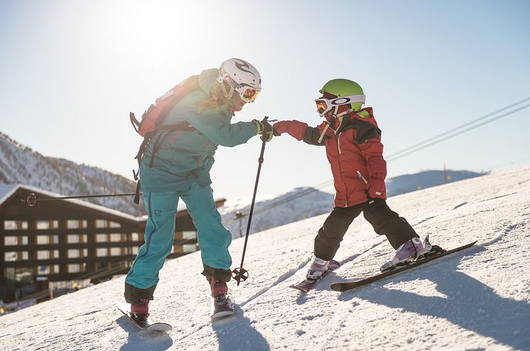 Kids skiing in Myrkdalen