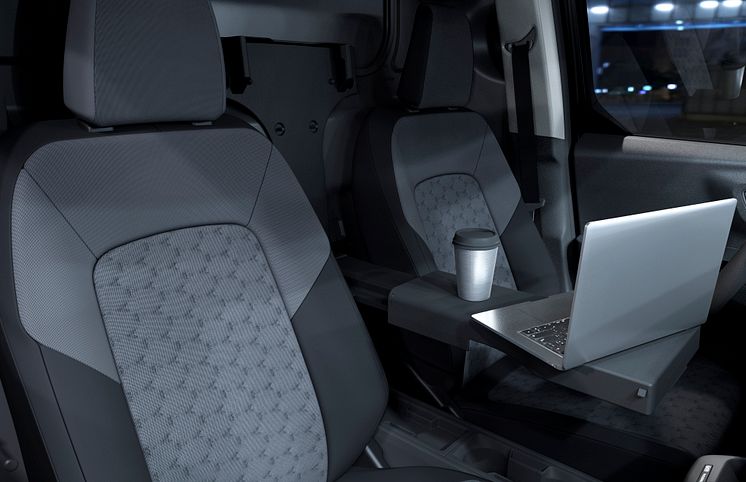 2023_FORD_E-TRANSIT_COURIER_BulkheadTable_03.jpg