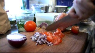 Andreas Hedlund lagar tomatsalsa 