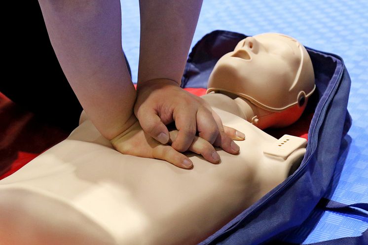 cpr-5807848_1920
