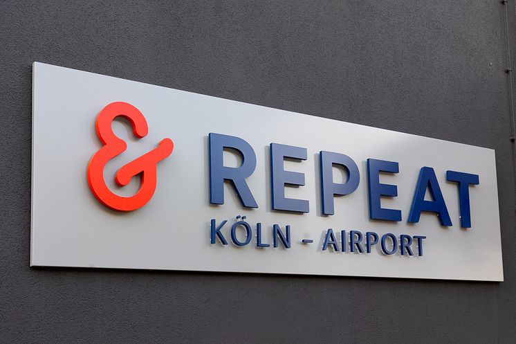 &REPEAT Köln Airport Außenansicht (Logo)
