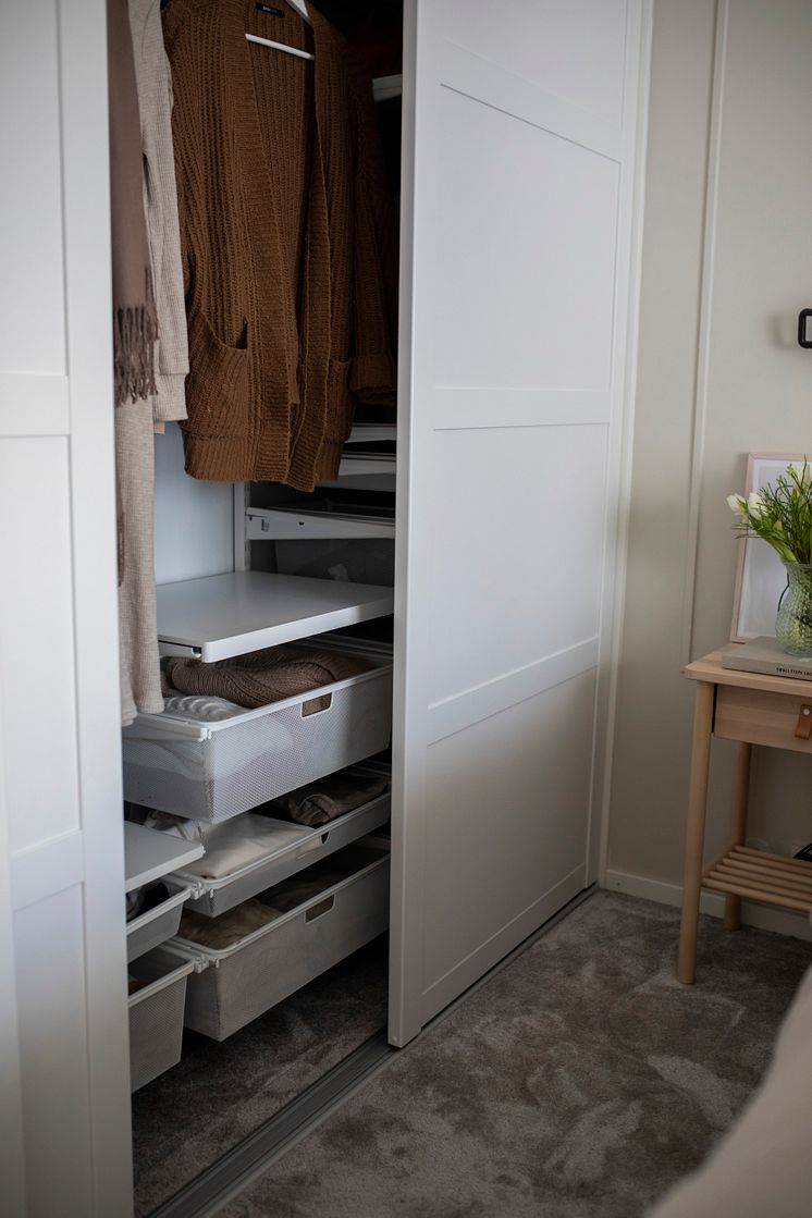 Elfa_Clothing_Interior_Click-in_system_Classic_Slidingdoor_Grace_2022_1_06