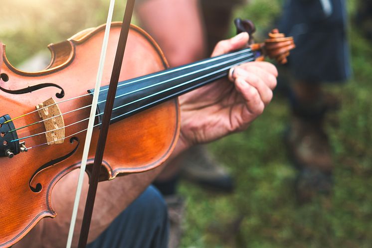 violin-played-outdoors-2021-08-27-09-29-45-utc