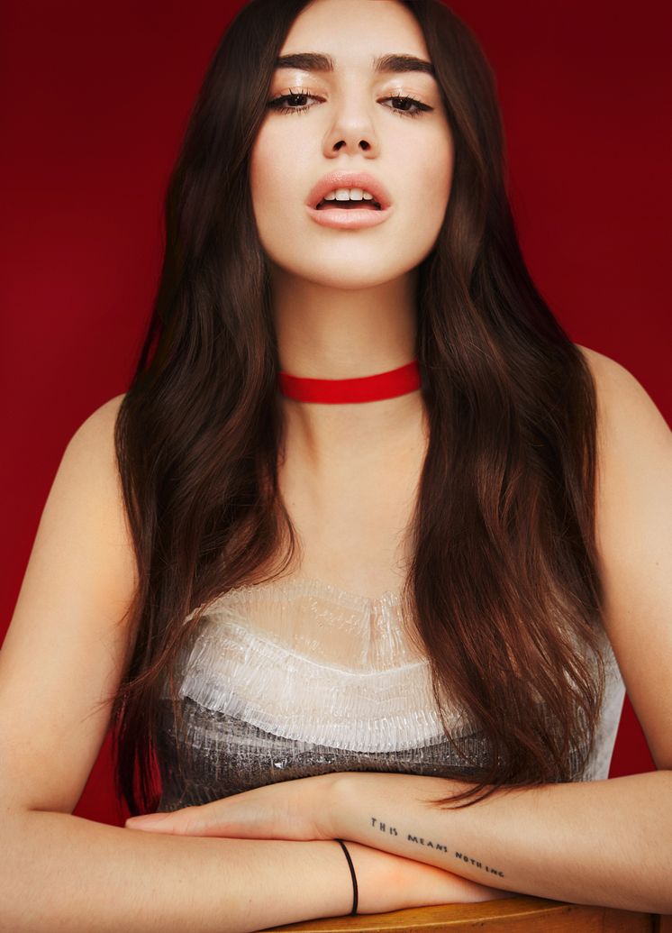 Storbritaniens nye pophåb Dua Lipa gæster Lille VEGA til oktober