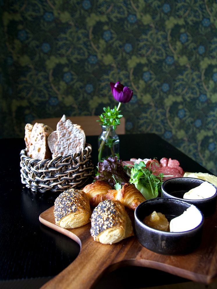 Solhaga Kök & Salonger_frukostbricka_Foto Solhaga Stenugnsbageri