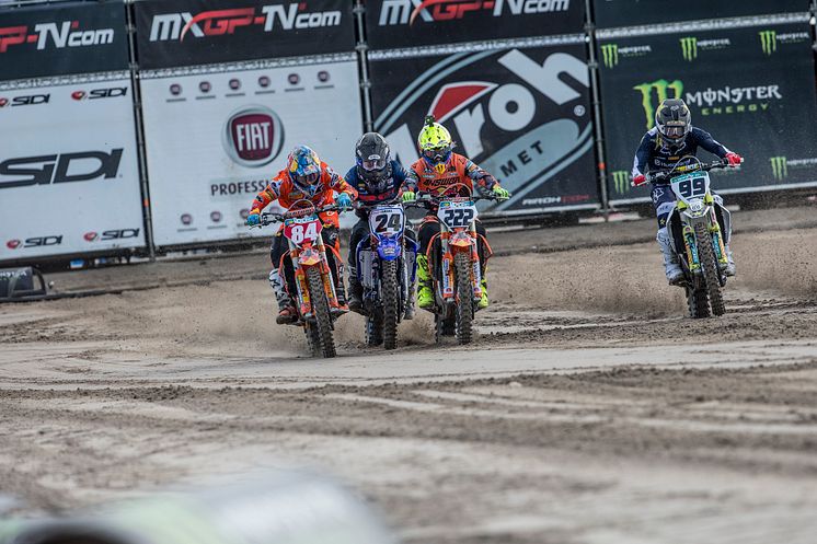 2018091703_004xx_MXGP_Rd19_シンプソン選手_4000
