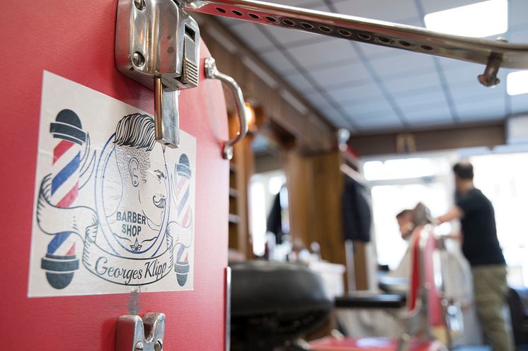 Georges Klipp & Barbershop i Spånga Centrum
