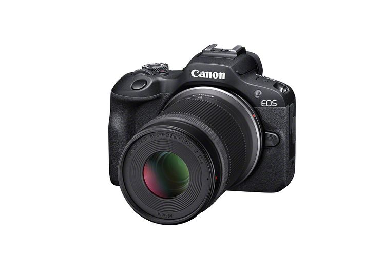 12_Canon_EOS R100_Black_FrontSlantLeft_RF-S55-210mm