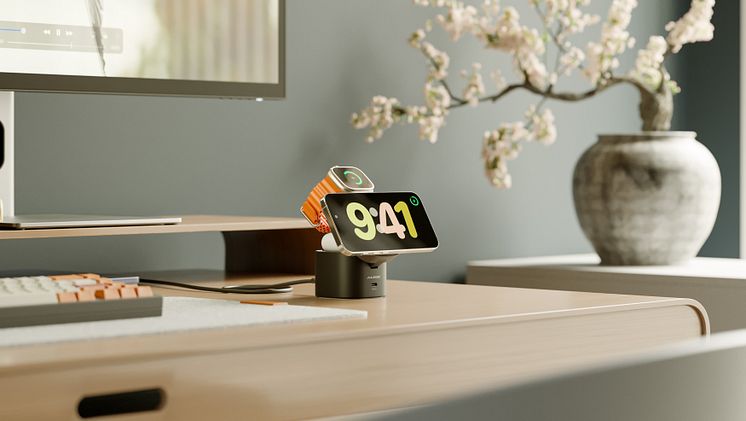 Alogic_Qi2_PowerPod_4In1_Wireless_Charger_On_Desk_Lifestyle_Image_Left_Right_Angle_2_Wide.jpg