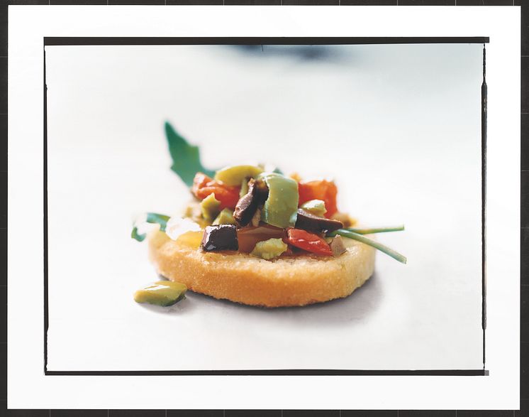 Crostini med oliv-, paprika- och kaprisröra