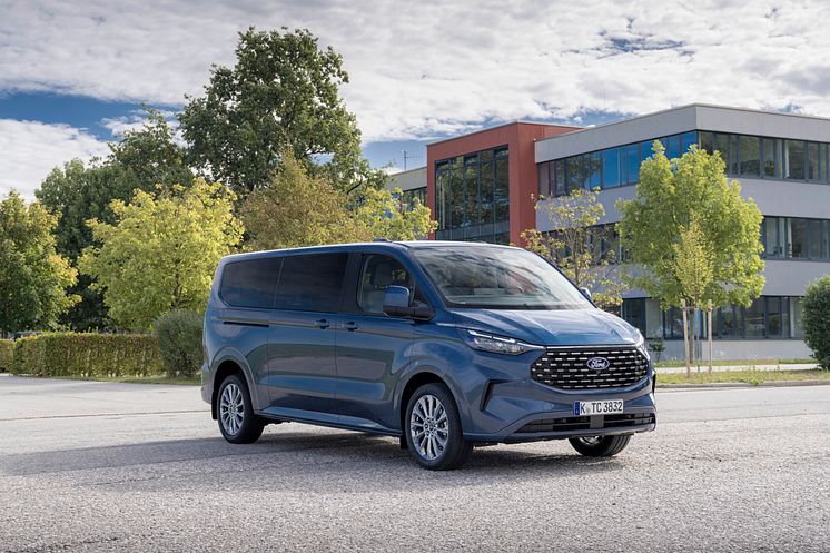 TOURNEO_CUSTOM_EXTERIOR_01