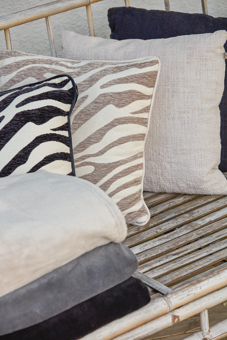 870426-20_2 Cushion Zebra 7318161533965.png