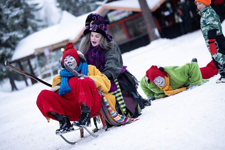 Häxan med busmöss på släp