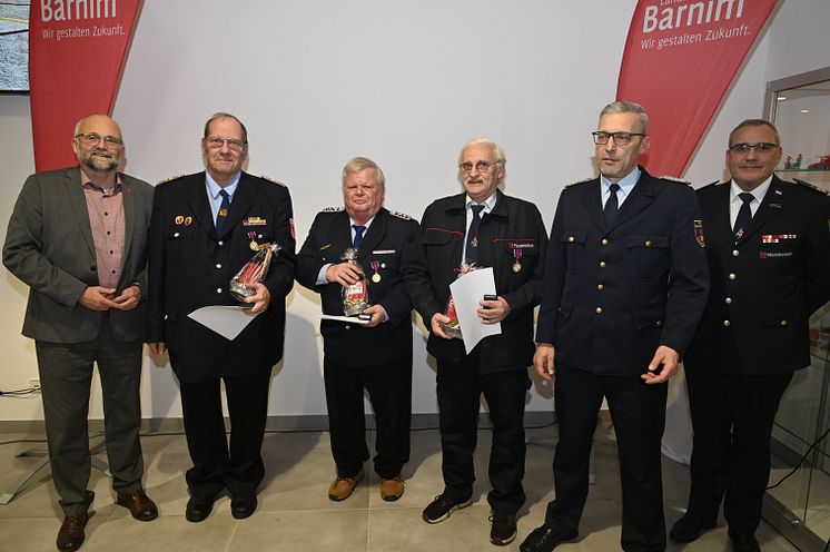 241129 Auszeichnungen Ehrenamt (12) - LK Block 8.JPG