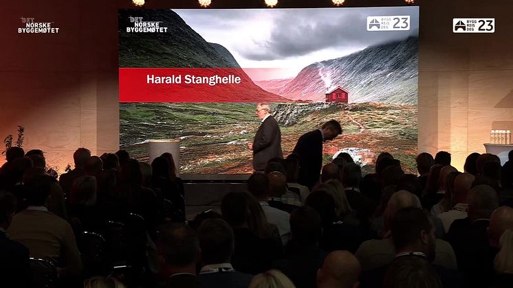 Det Norske Byggemøtet: Konferansens første dag, 18. oktober, samlet noen av bransjens mest innflytelsesrike stemmer seg for å diskutere veien videre og håndtere fremtidens utfordringer.