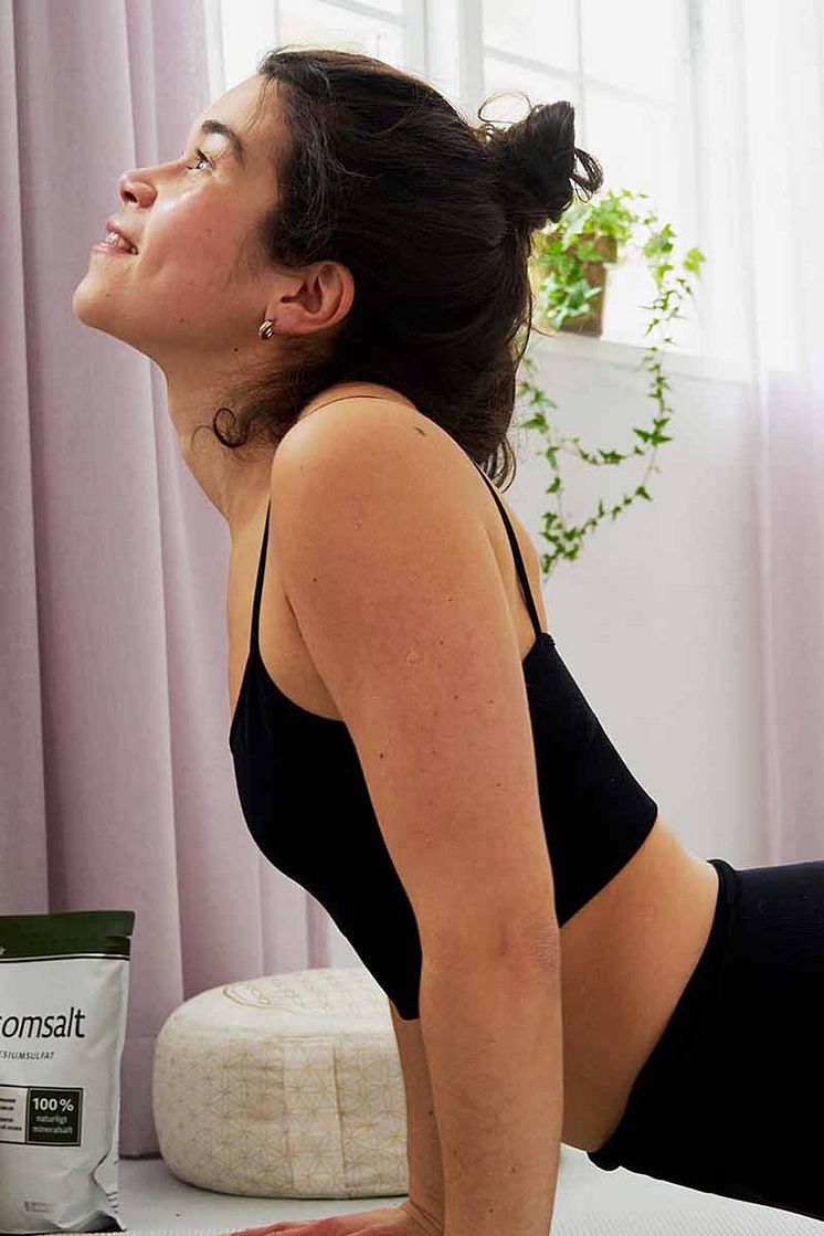 Hero Mobilemodell+yoga.jpg