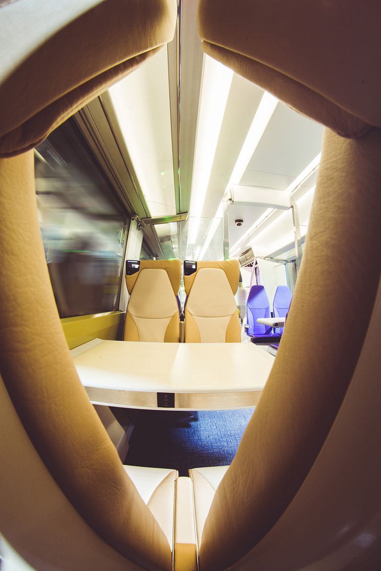Hitachi AT200_FirstClass_8