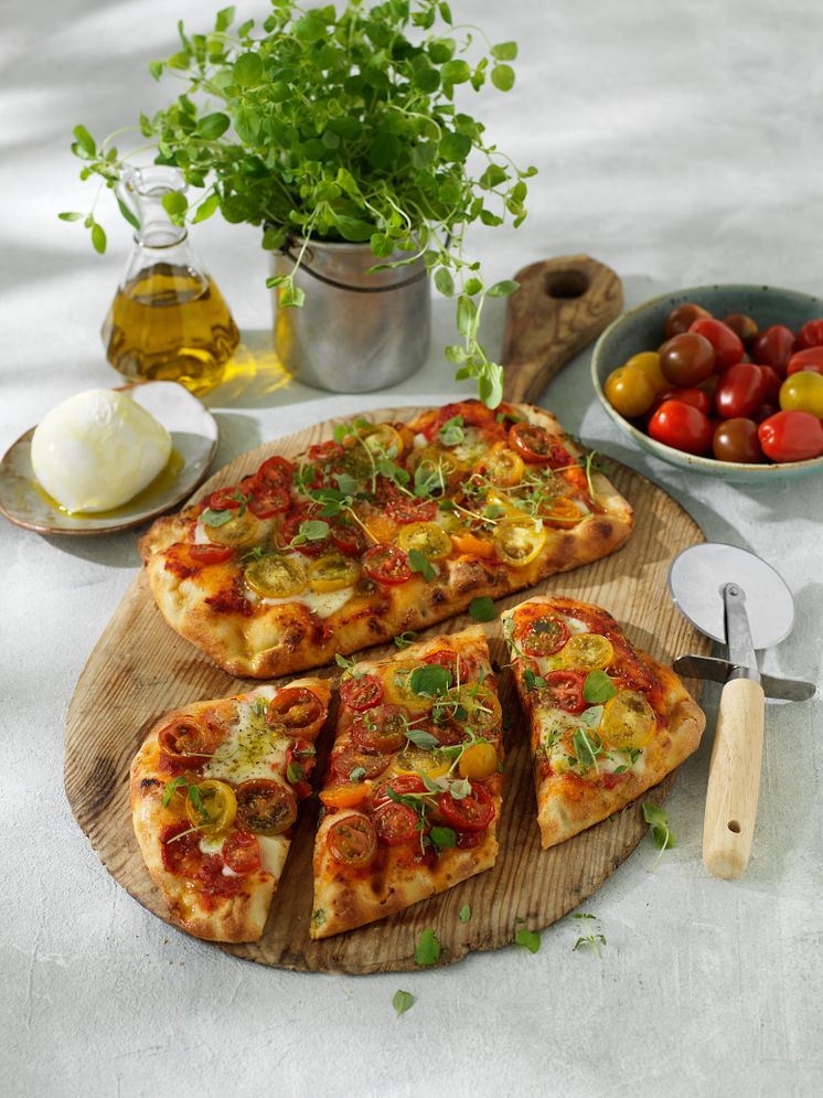 Mini Pinsa med tomatsås smaksatt med Nduja.jpg