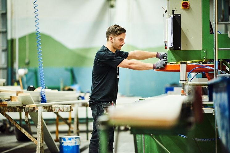 Automatiserad målning i fabrik