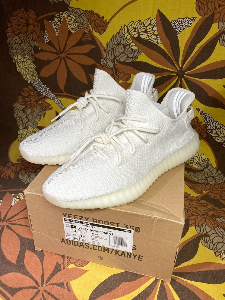 Adidas Yeezy Boost 350 V2 EU46 2:3 + Adidas Yeezy Foam Runner EU47.jpg