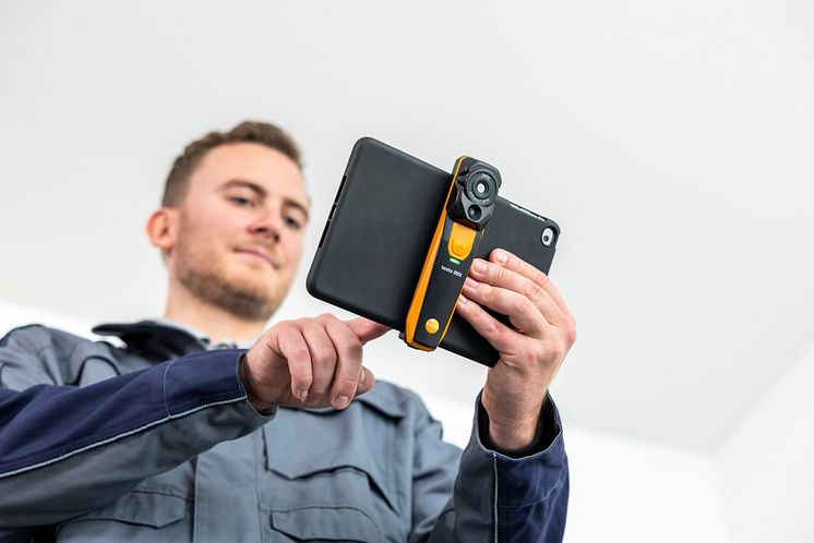 testo-860i-application-hvac-clip-on-tablet-front-386.jpg