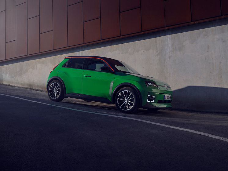 Renault 5 E-Tech electric - techno version - Pop Green! (16).jpg