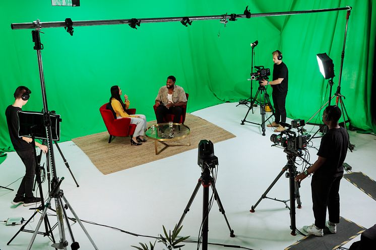 Canon CN8x15 IAS S E1P1_DP-V2730_CR-N700_Lifestyle_virtual-systems_studio-set-up_chat-show_62009