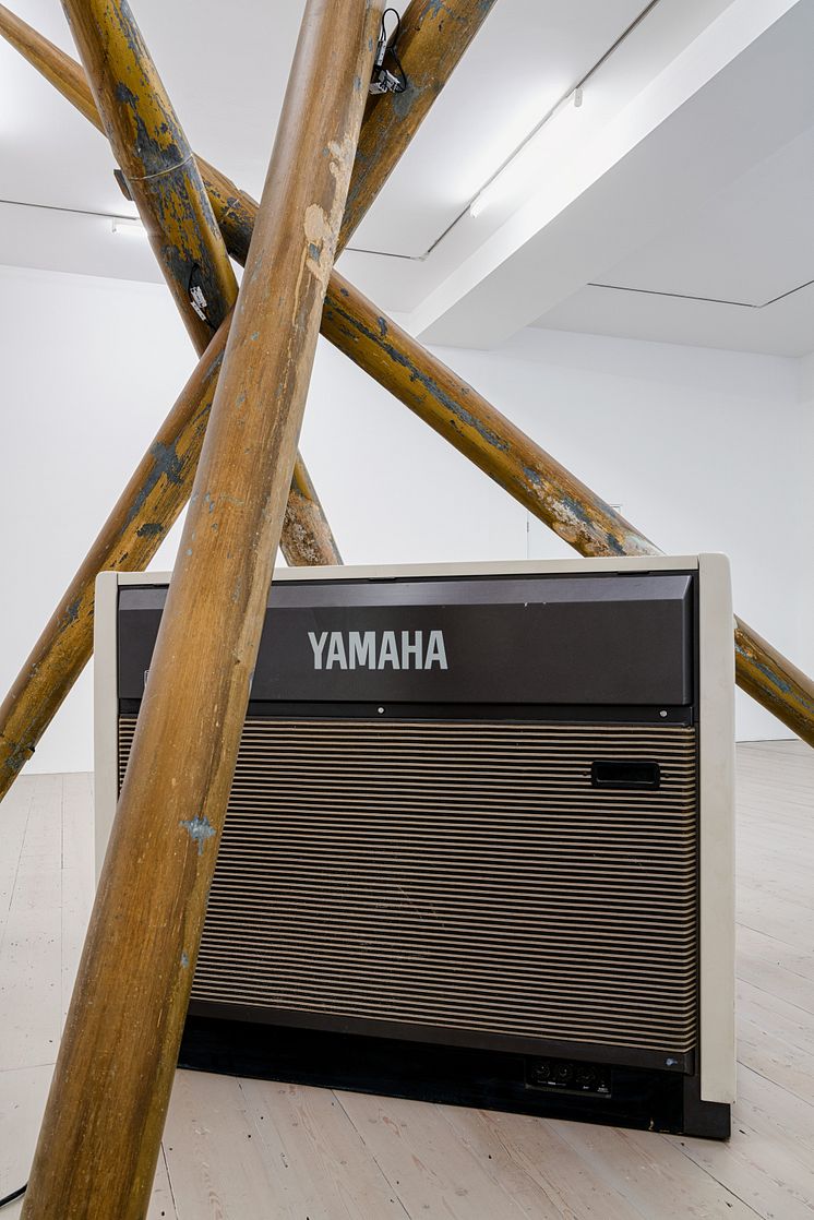 Lutz Bacher, Yamaha, 2010 (detalj). Astrup Fearnley-samlingen, Oslo. Med tillatelse fra Estate of Lutz Bacher og Galerie Buch