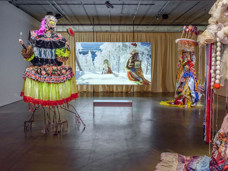 Valeria Montti Colque, installationsvy Cosmonación – Modersberget, Bonniers Konsthall, 2025