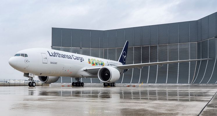 B777F D-ALFI Cargo Human Care