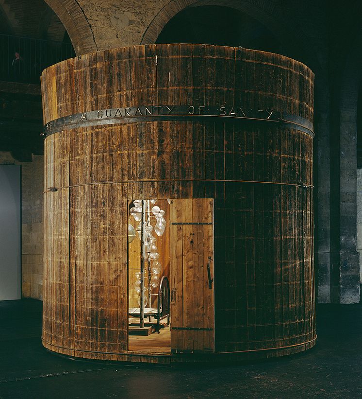 Louise Bourgeois, PRECIOUS LIQUIDS (interior detail), 1992. ollection Musée national d'art moderne, Centre Georges Pompidou, Paris © The Easton Foundation/BONO. 