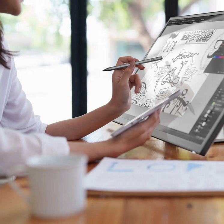 Clarity_5K_Touch_Monitor_13.jpeg