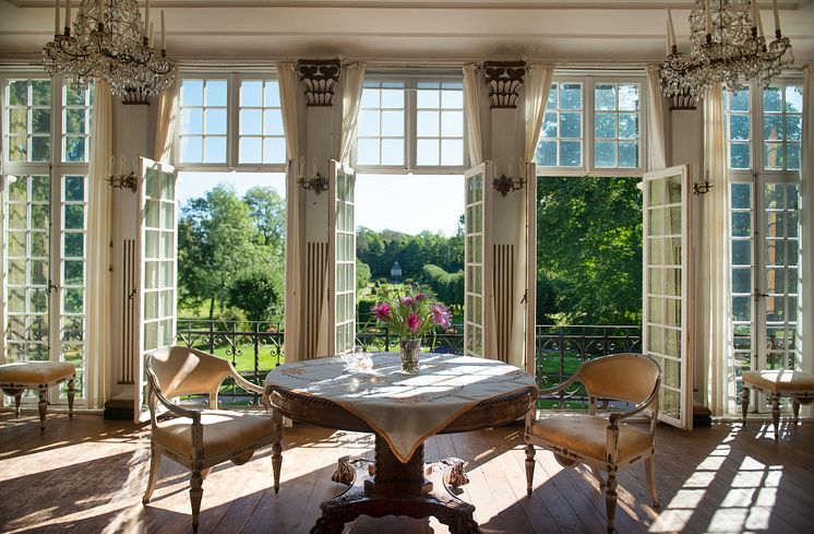 Utsikt från balkongrummet i Stora huset på Julita gård