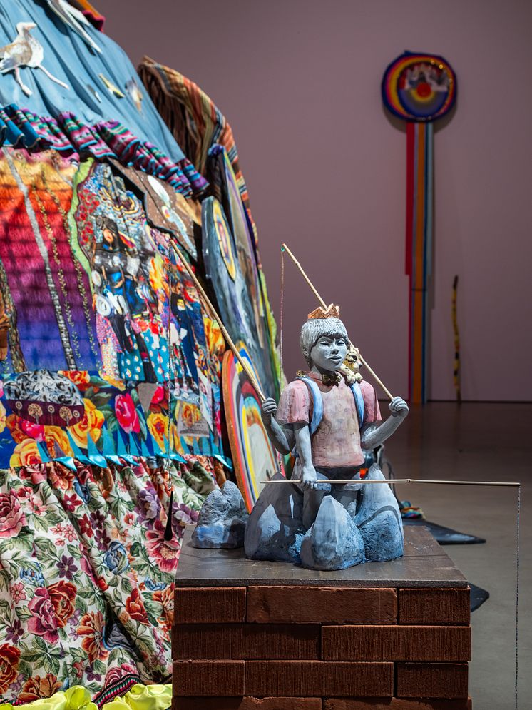 Valeria Montti Colque, installationsvy Cosmonación – Modersberget, Bonniers Konsthall, 2025