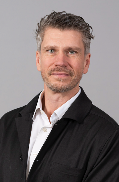 Erik Björk_CFO_Kronans Apotek.png