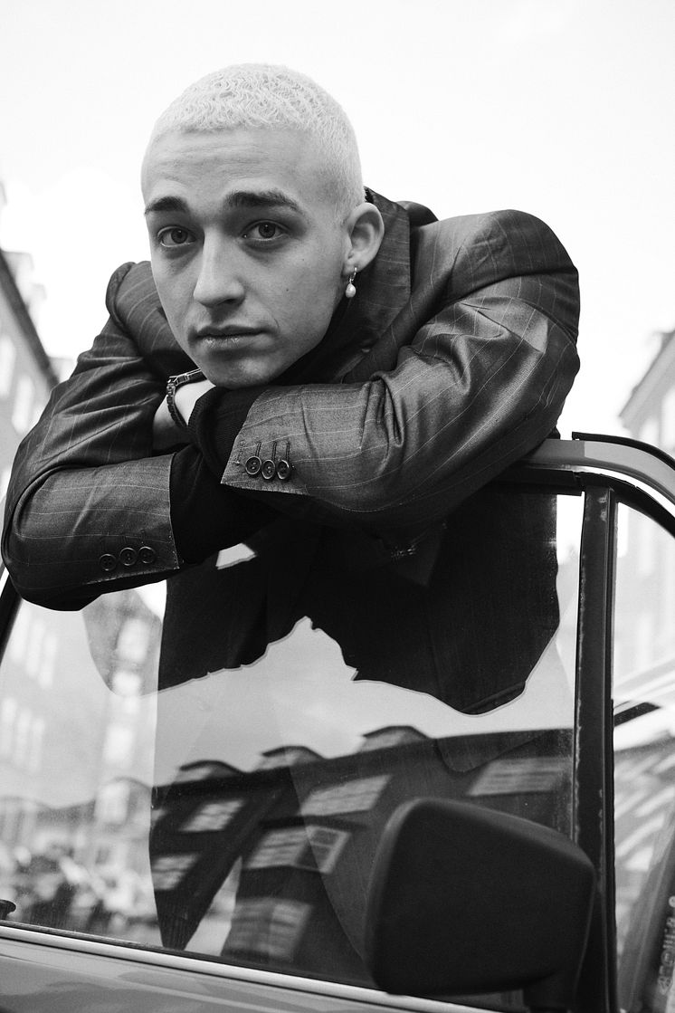 Maximillian, presse lead