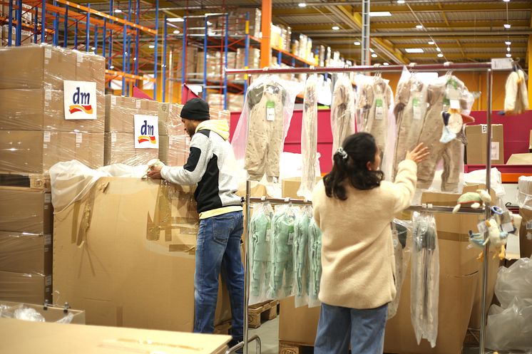 Pressebild_6. dm-Hilflieferung an die ukraine_dm-drogerie markt.jpg