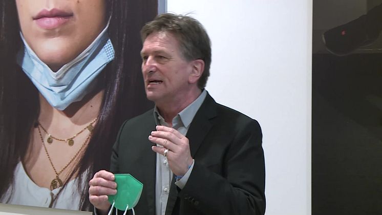Sozialminister Manne Lucha, Staatssekretär Florian Stegmann und dm-Chef Christoph Werner informieren sich vor Ort über die Initiative zur Einrichtung von Schnelltest-Centren von dm