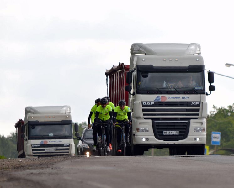 farlig trafik för Fastest x Europe genom ryssland