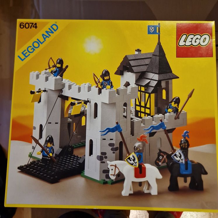 Lego 6074 - Knights' Castle.jpg