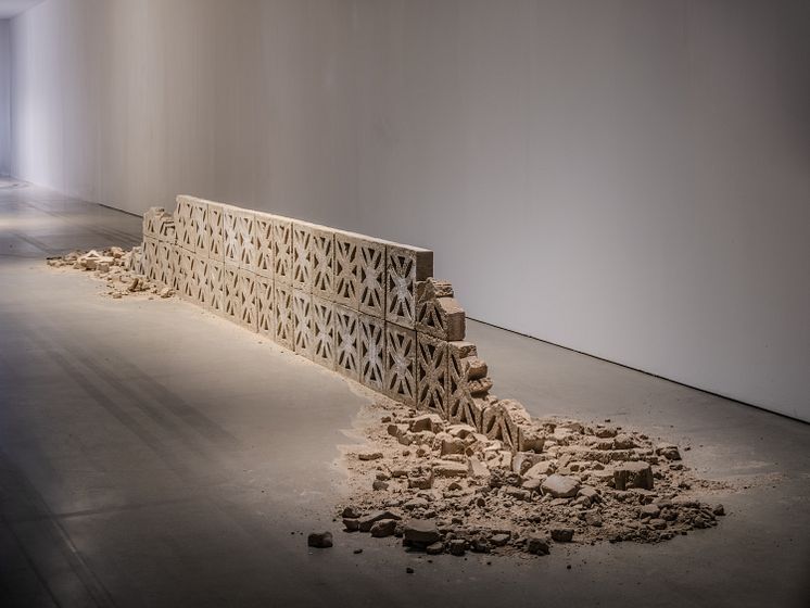 Mariana Ramos Ortiz, Breezeblocks (derrumbe), 2023