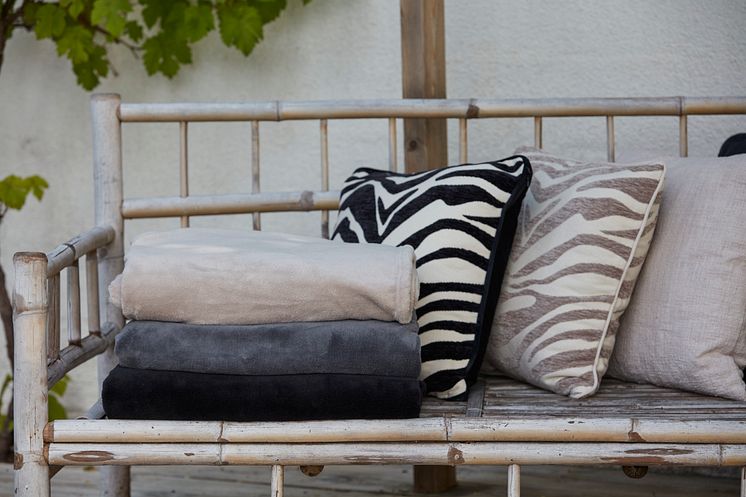 870427620_1 Cushion Zebra.jpg