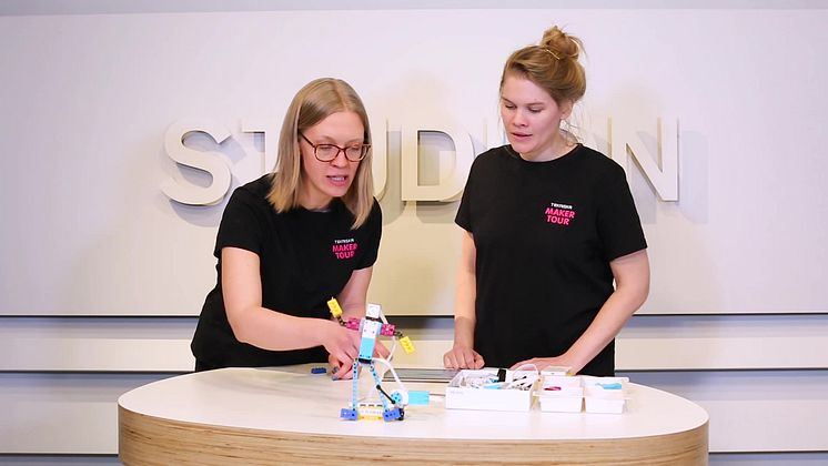 Pedagoger från Tekniska ger skoleleverna utmaningar i digital form. Foto: Anna Gerdén
